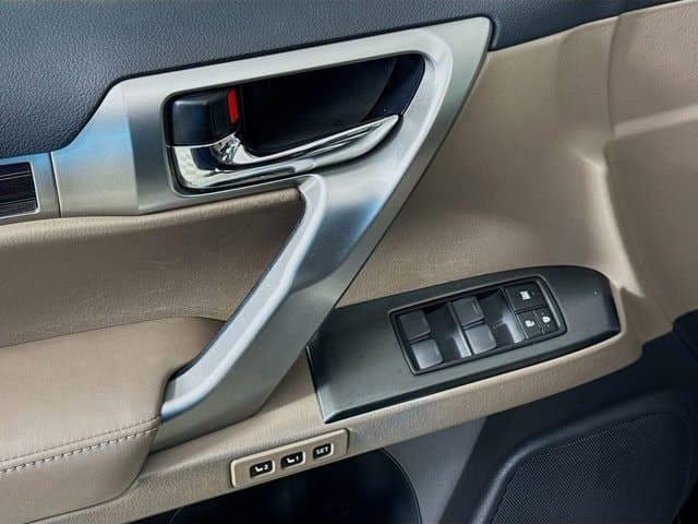 2023 LEXUS GX 460 - Image 18