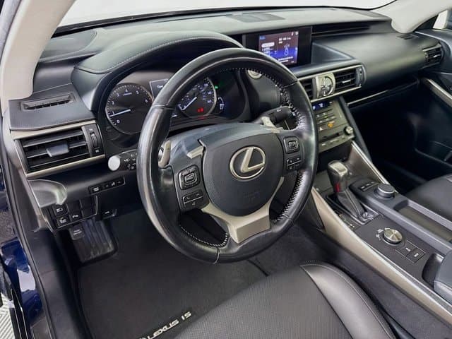 2017 LEXUS IS 200t - Image 9