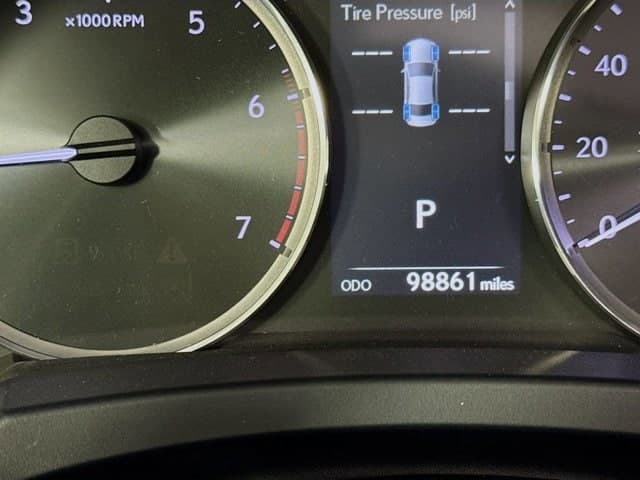 2017 LEXUS IS 200t - Image 12