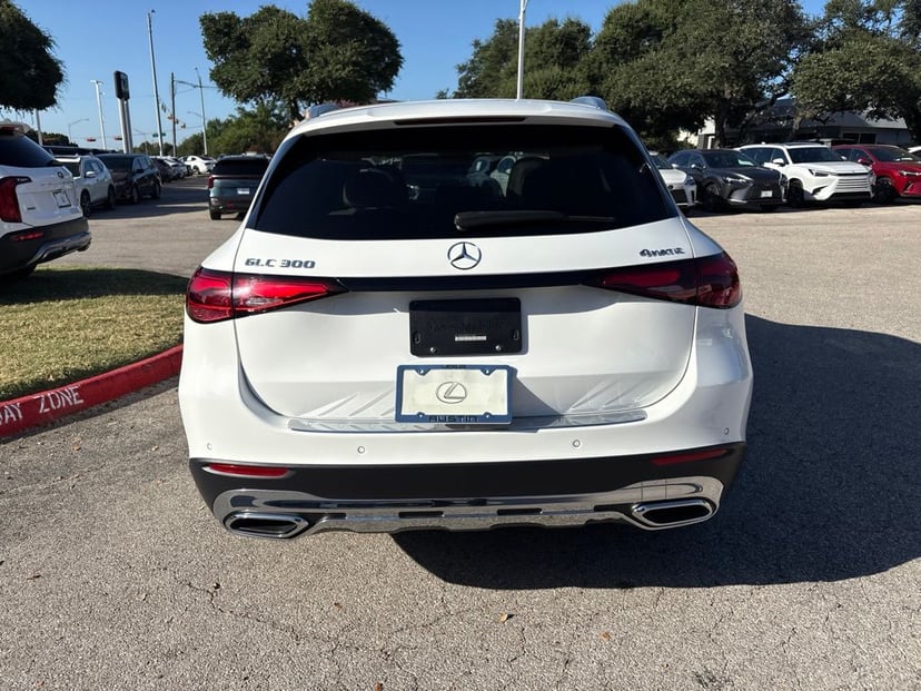 2023 Mercedes-Benz GLC 300 - Image 3