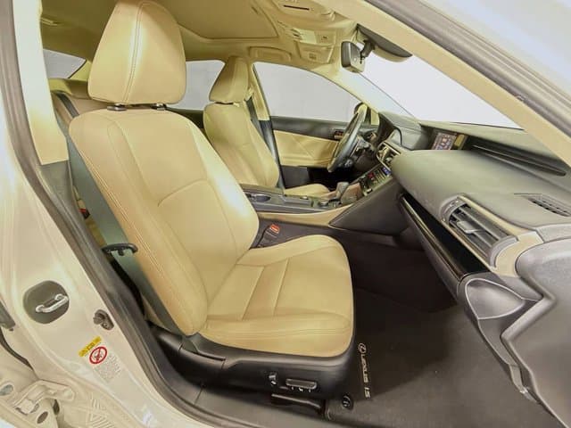 2018 LEXUS IS 300 - Image 30