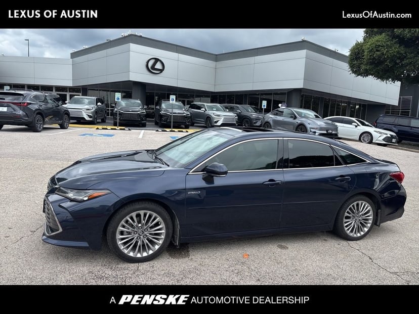 2019 Toyota Avalon Hybrid - Image 2