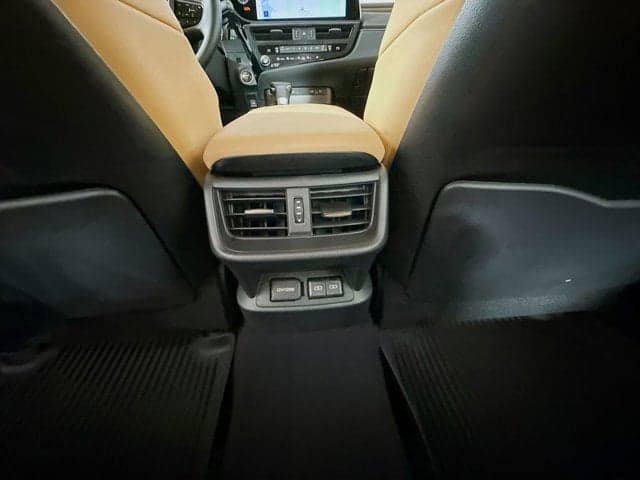 2025 LEXUS ES 300h - Image 26