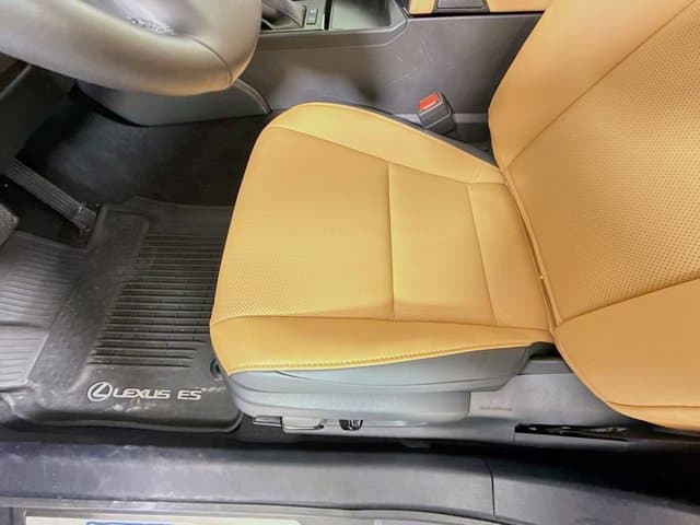 2025 LEXUS ES 300h - Image 19