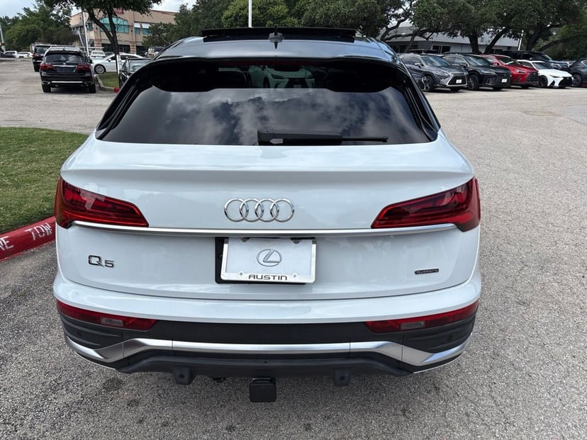 2022 Audi Q5 Sportback - Image 2