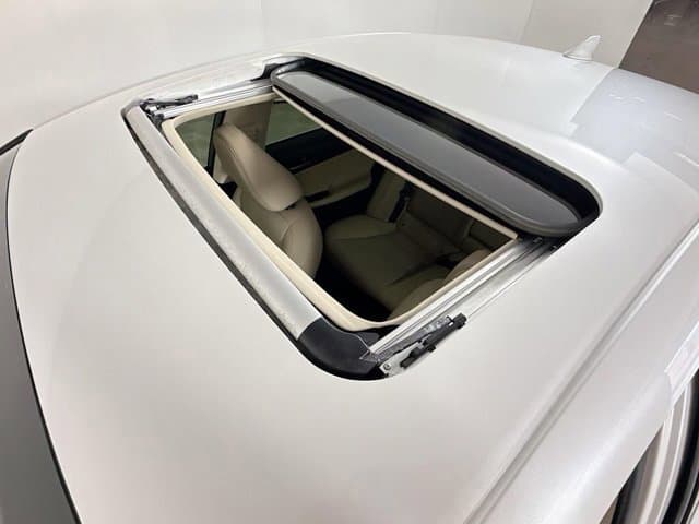 2018 LEXUS IS 300 - Image 23