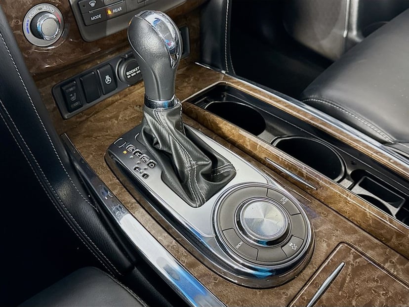2015 INFINITI QX80 - Image 16