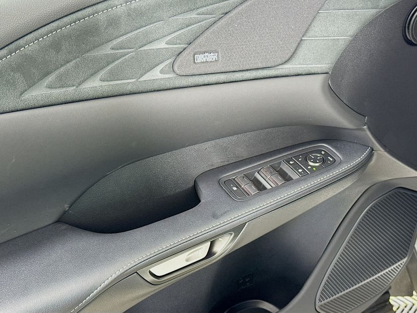 2026 LEXUS RX PLUG-IN HYBRID ELECTRIC VEHICLE - Image 19