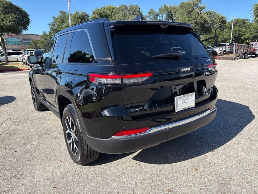 2023 Jeep Grand Cherokee - Image 2