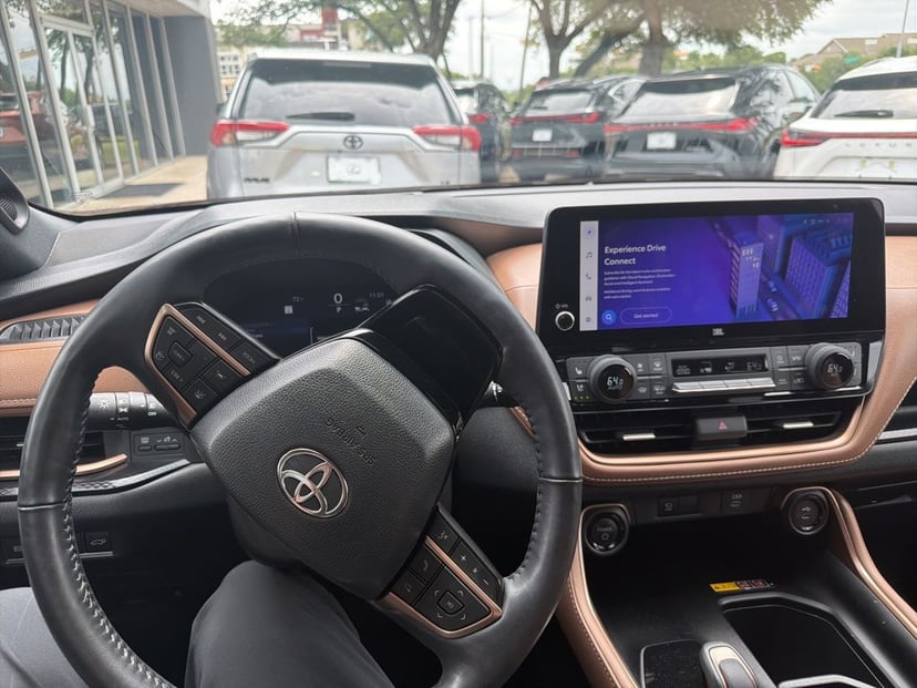 2024 Toyota Grand Highlander Hybrid - Image 10