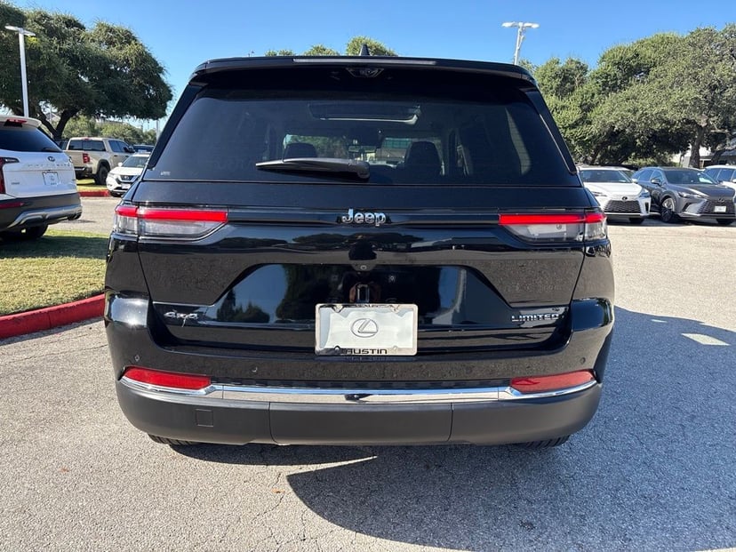 2023 Jeep Grand Cherokee - Image 3