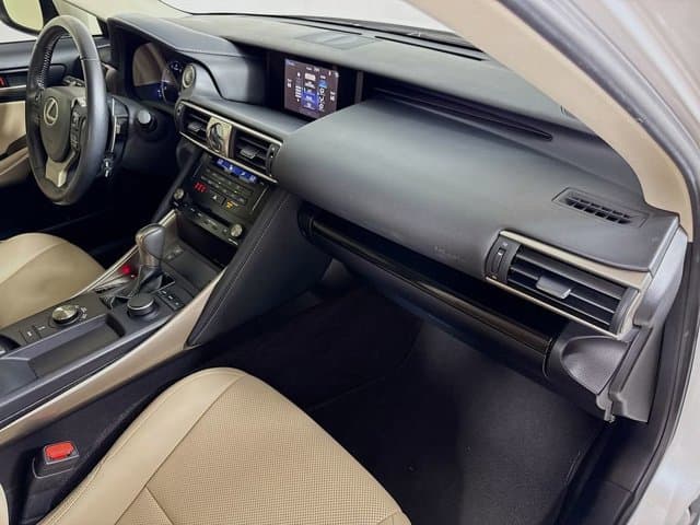 2018 LEXUS IS 300 - Image 31