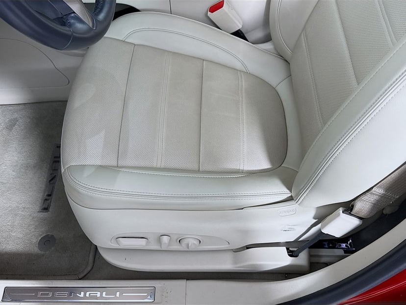 2022 GMC Acadia - Image 20