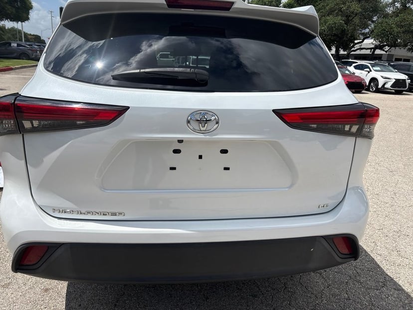 2022 Toyota Highlander - Image 3