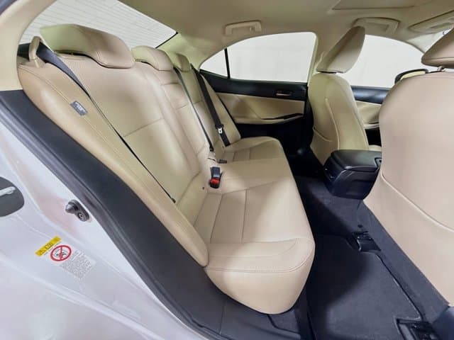 2018 LEXUS IS 300 - Image 29