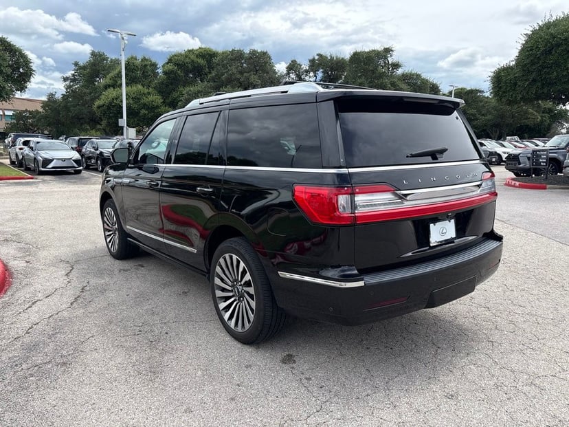 2021 Lincoln Navigator - Image 2