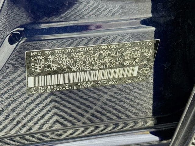 2017 LEXUS IS 200t - Image 32