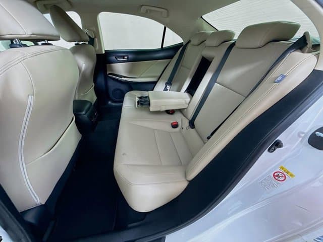 2018 LEXUS IS 300 - Image 26