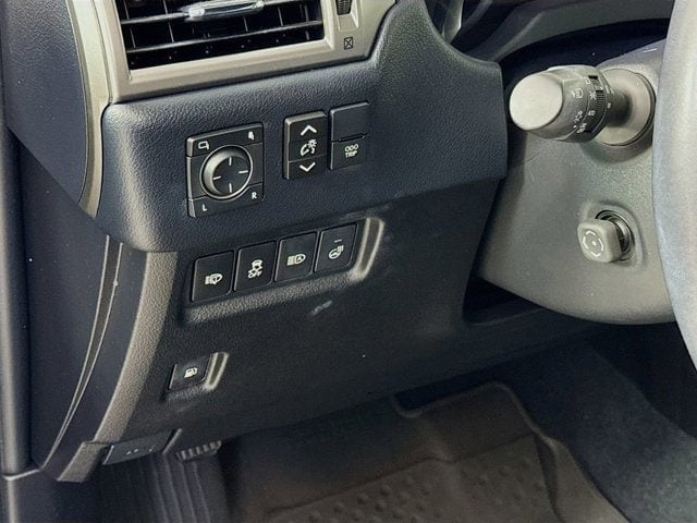2023 LEXUS GX 460 - Image 10