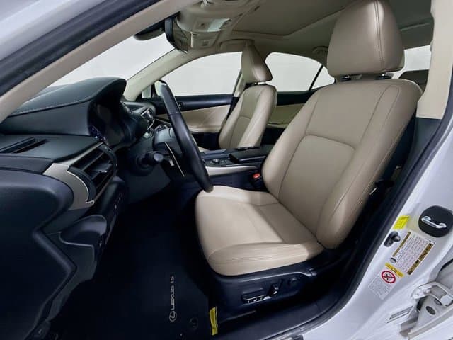 2018 LEXUS IS 300 - Image 22