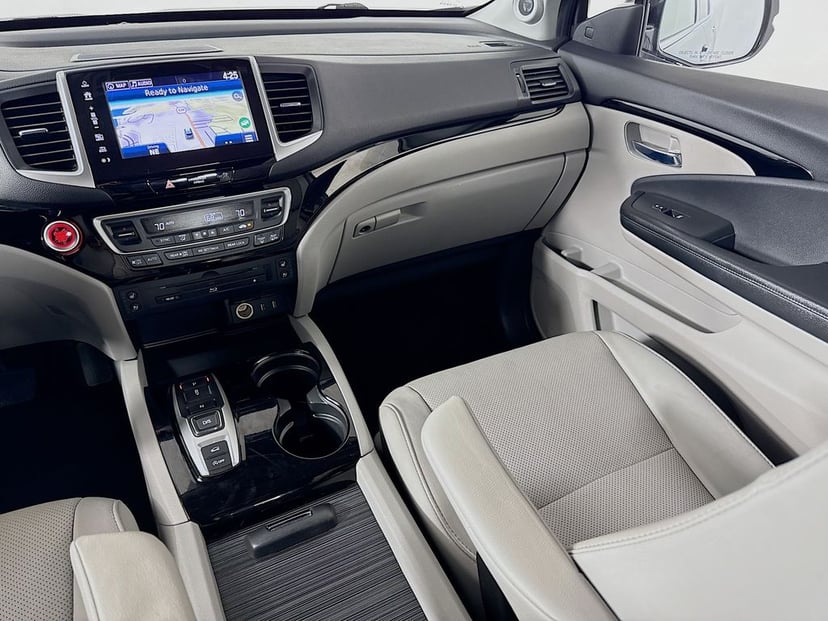 2017 Honda Pilot - Image 25