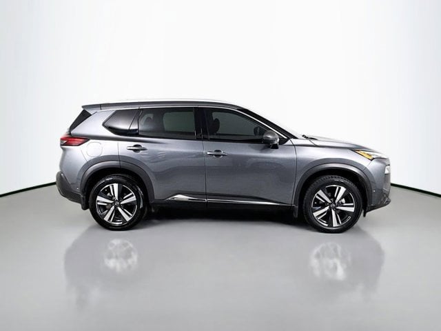 2023 Nissan Rogue - Image 3