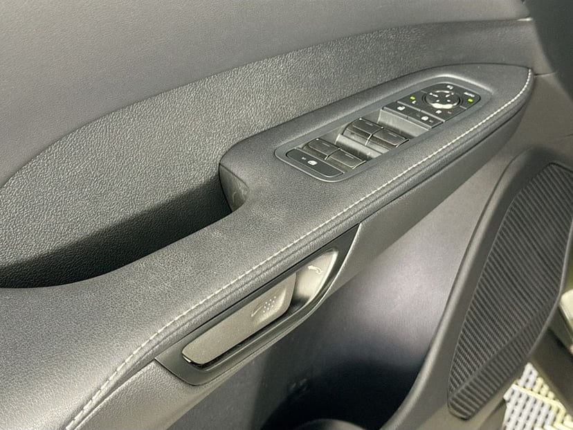2025 LEXUS RX 350 - Image 17