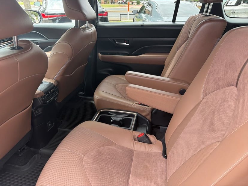 2024 Toyota Grand Highlander Hybrid - Image 7