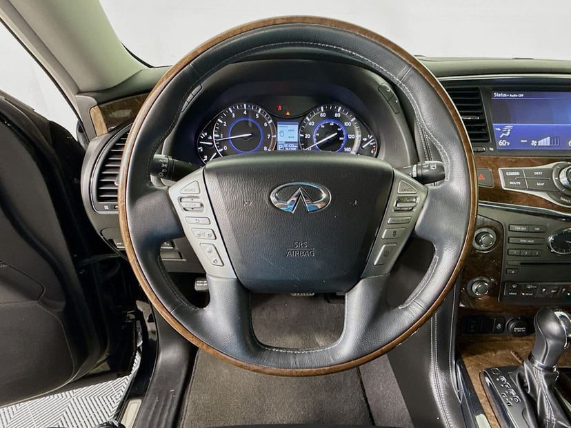 2015 INFINITI QX80 - Image 10