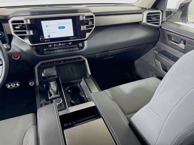 2024 Toyota Sequoia - Image 25