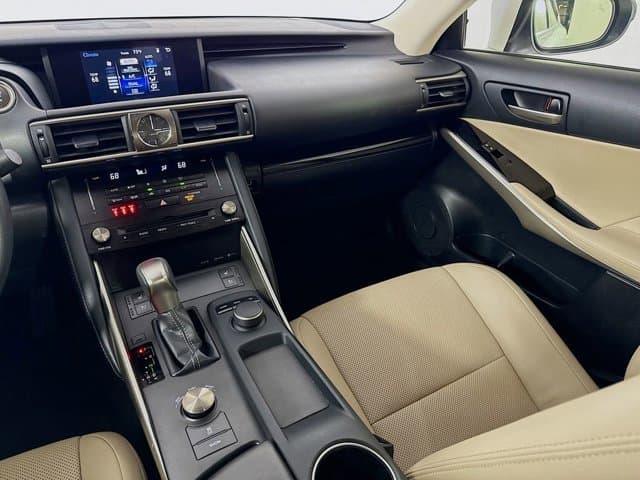 2018 LEXUS IS 300 - Image 25
