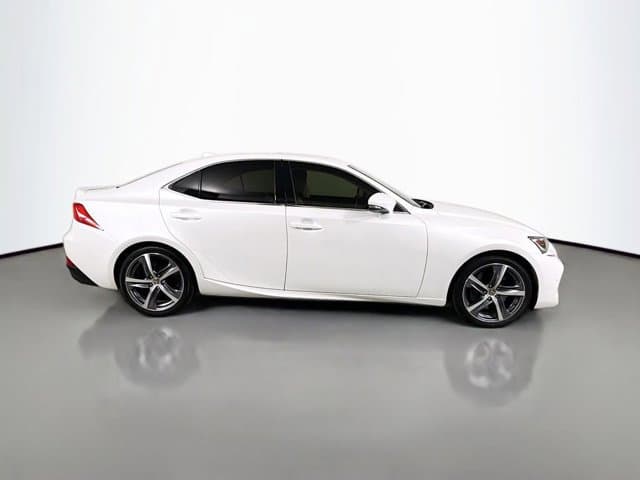 2018 LEXUS IS 300 - Image 4