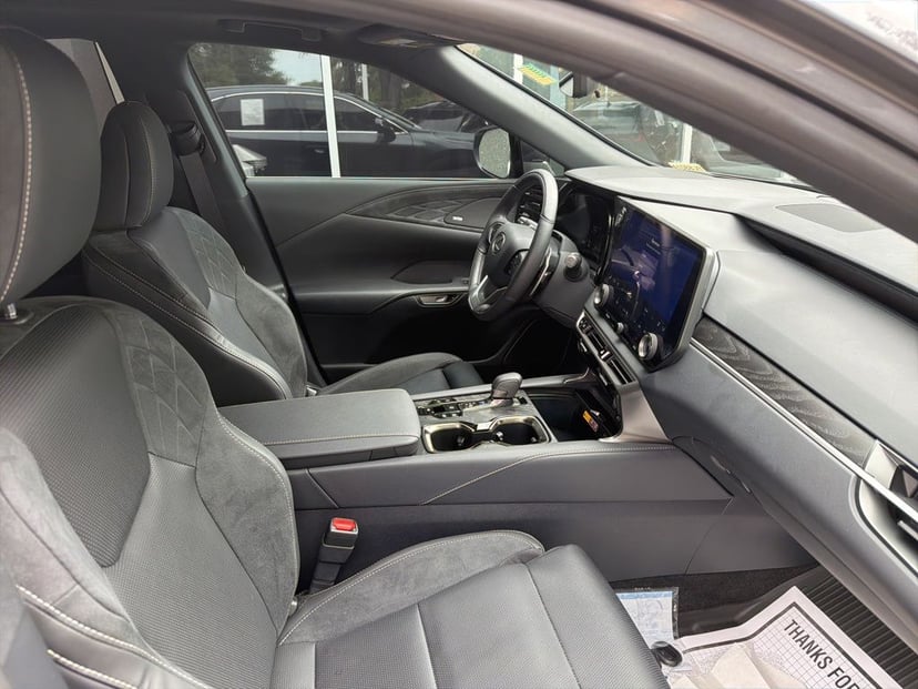2025 LEXUS RX 450h+ - Image 2