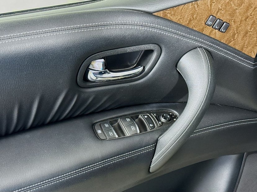 2015 INFINITI QX80 - Image 17