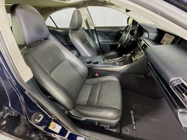 2017 LEXUS IS 200t - Image 28