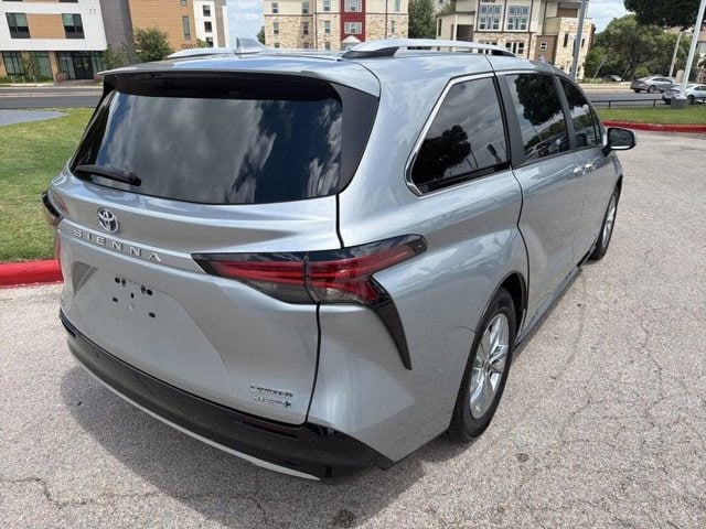 2021 Toyota Sienna - Image 4