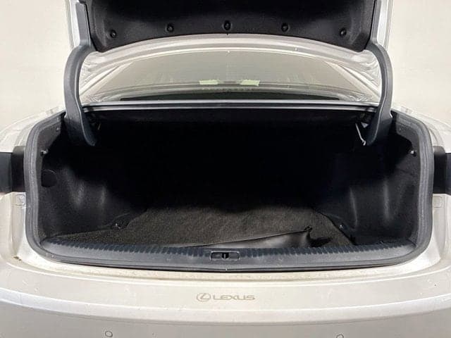 2018 LEXUS IS 300 - Image 28