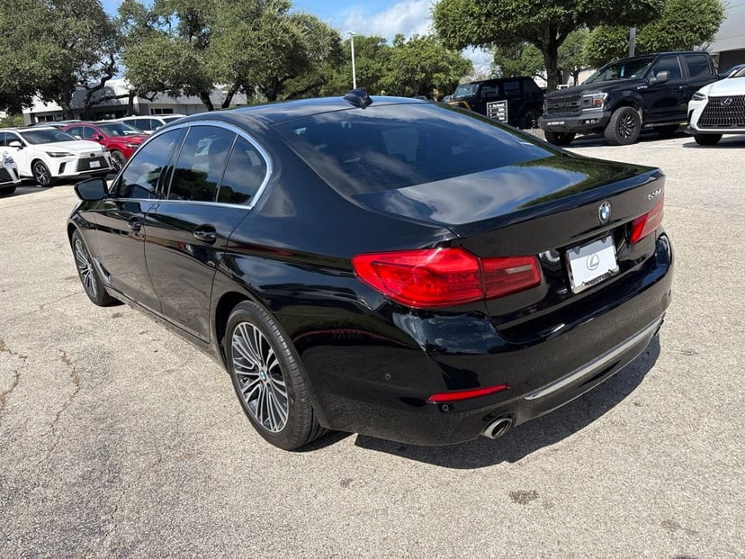 2020 BMW 530i - Image 2