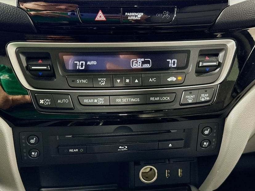 2017 Honda Pilot - Image 16