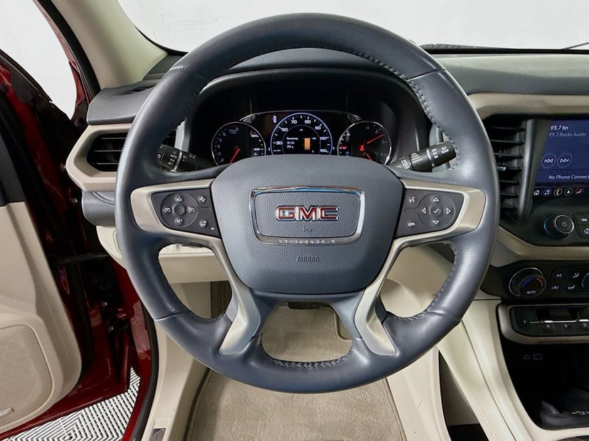 2022 GMC Acadia - Image 11