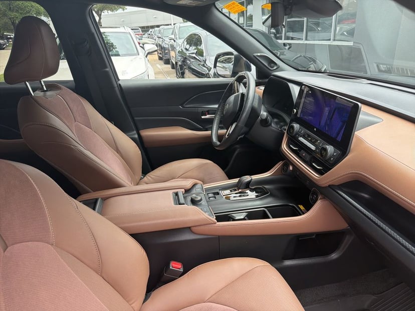 2024 Toyota Grand Highlander Hybrid - Image 2