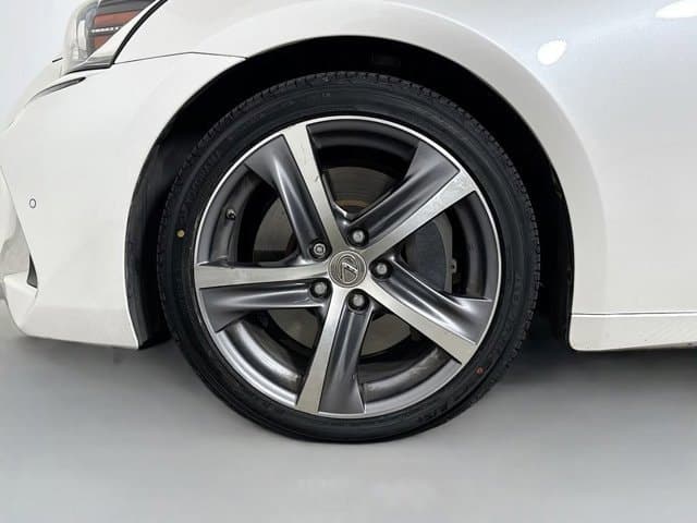 2018 LEXUS IS 300 - Image 33