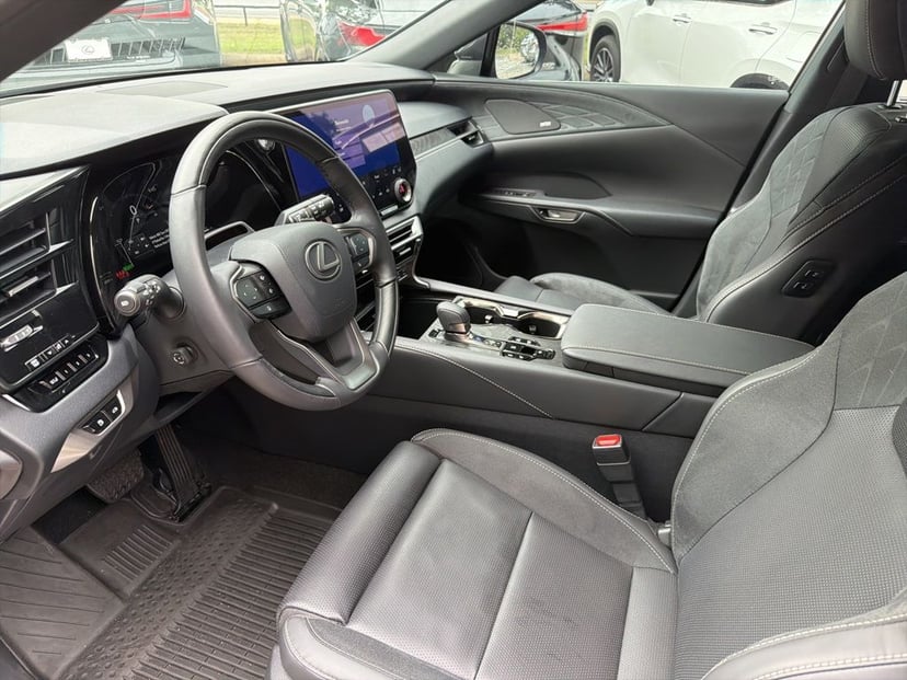 2025 LEXUS RX 450h+ - Image 9