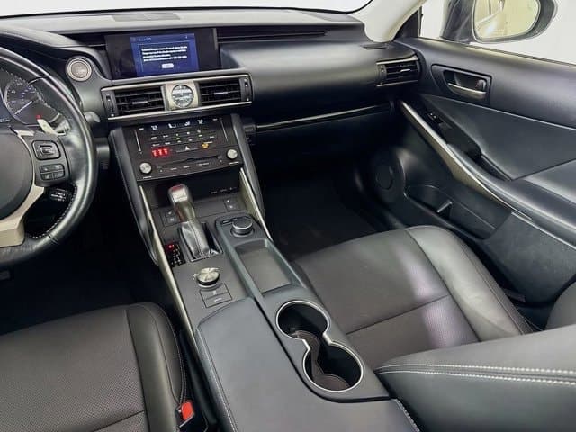 2017 LEXUS IS 200t - Image 23