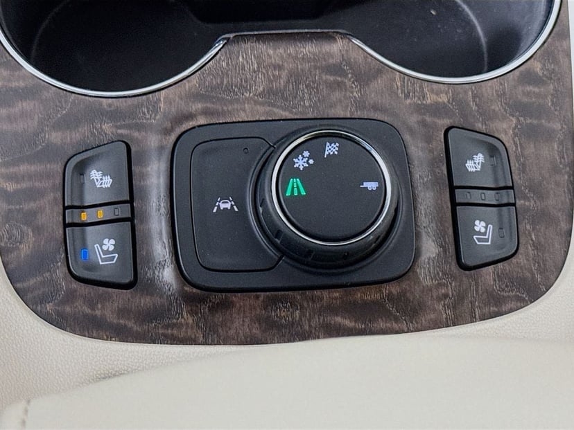 2022 GMC Acadia - Image 21