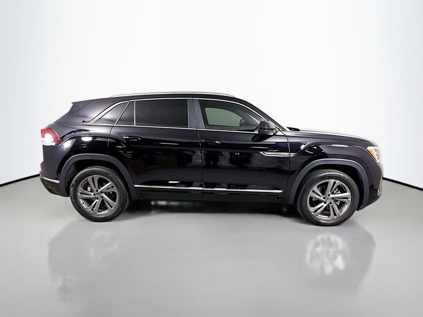 2024 Volkswagen Atlas Cross Sport - Image 3