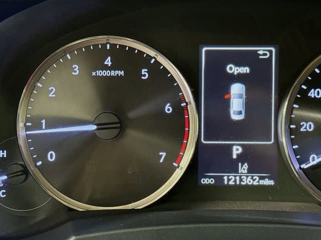 2018 LEXUS IS 300 - Image 12