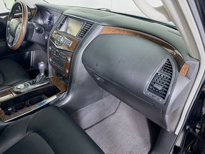 2015 INFINITI QX80 - Image 30