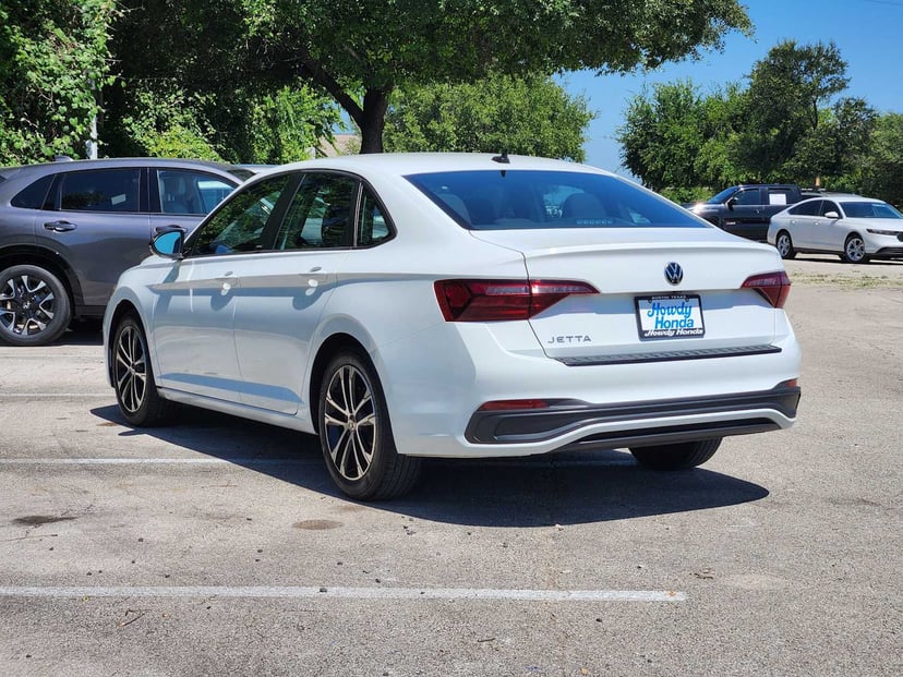 2023 Volkswagen Jetta - Image 5