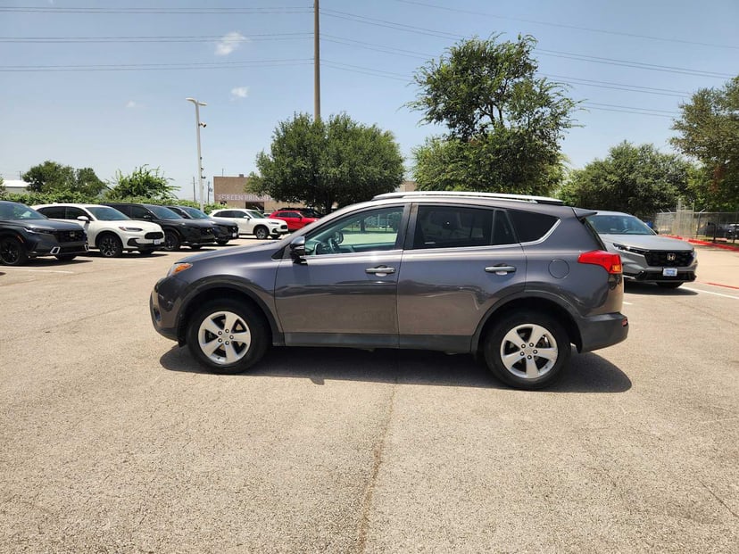 2013 Toyota RAV4 - Image 2